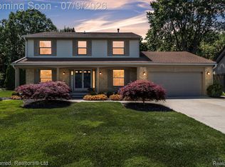 20155 Wayne Rd, Livonia, MI 48152