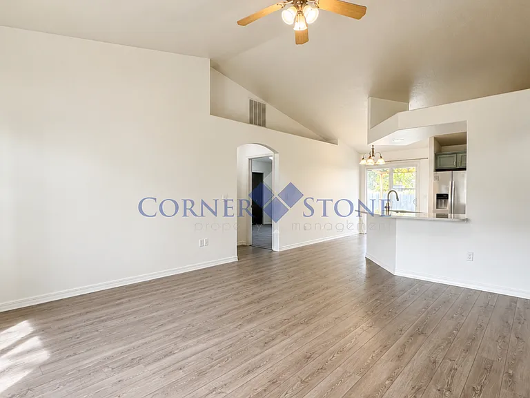3815 E Greensprings Ct — Photo 3