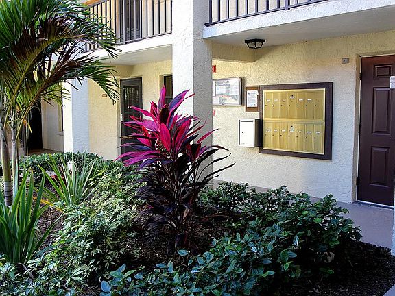 4th image of 204 Hammock Pine Blvd