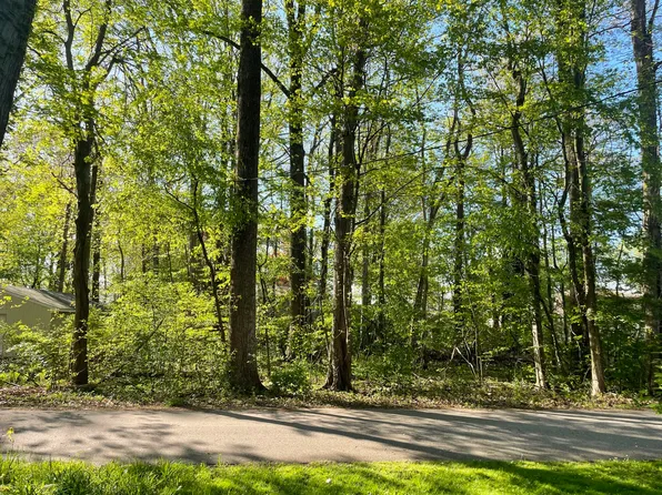 Cherokee Drive Ct, Coloma, MI 49038