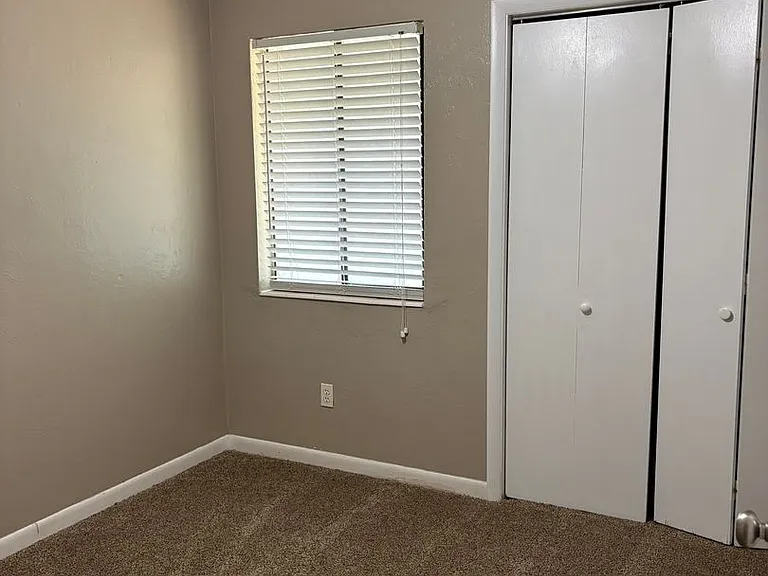 517 Teal Ln — Photo 8