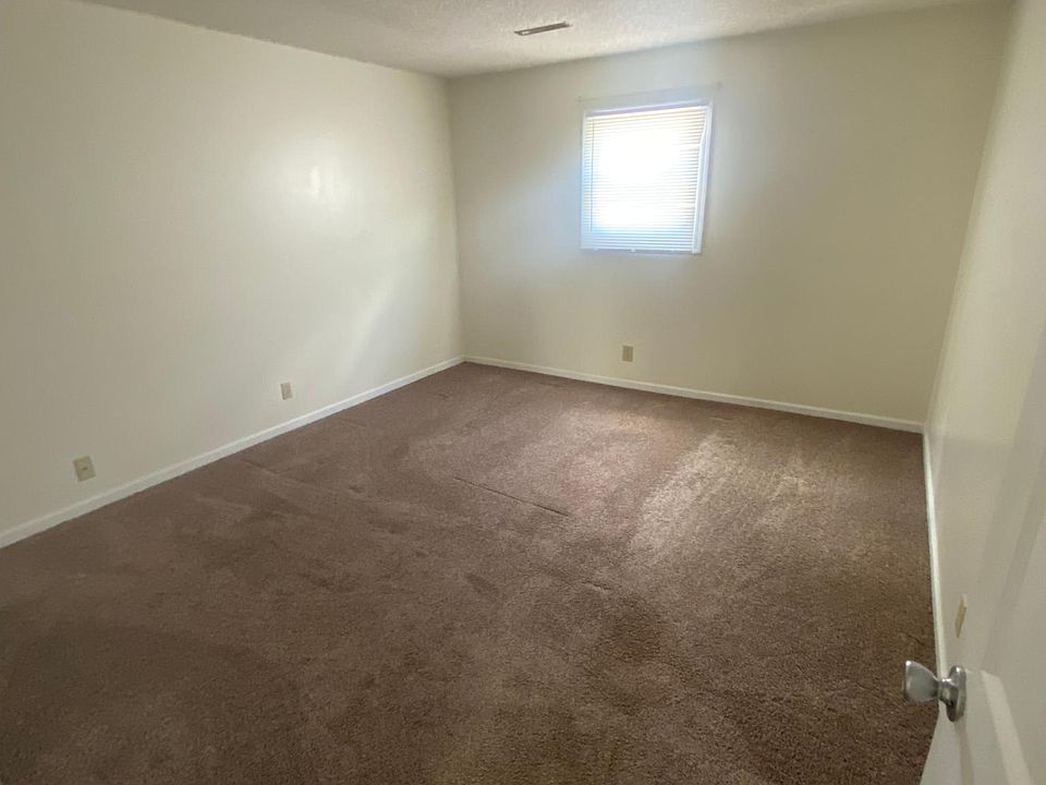 140 E Chestnut St APT 4, Junction City, KS 66441 | Zillow