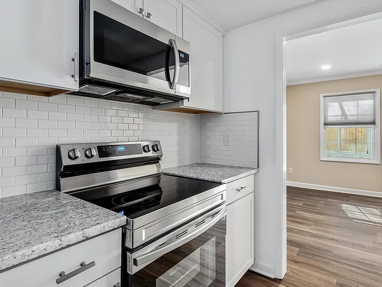 2938 E Saint Marks Rd — Photo 3