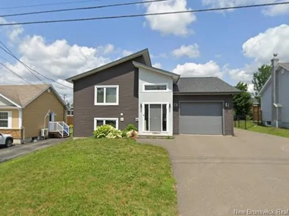 80 Doiron St, Dieppe, NB E1A 0X9