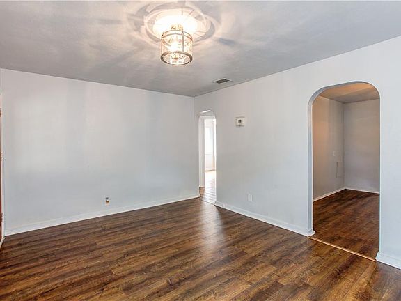 3rd image of 627 28th Ave S