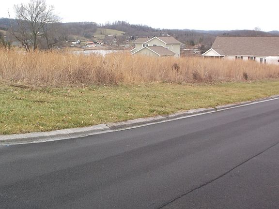 4th image of Tr 8 Charlie Avenue