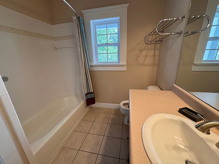 5020 NW 10th Pl — Photo 11