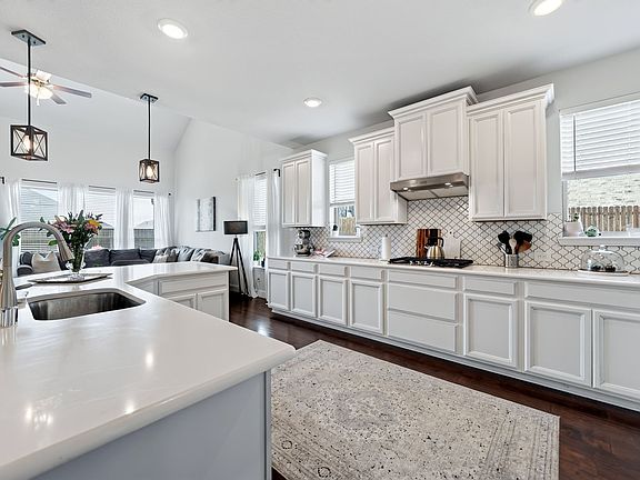 5th image of 223 Red Oak Dr