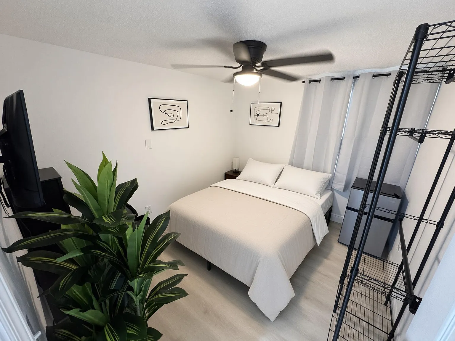 4 bed, 4.0 bath, 3000 sqft, $936 — Photo 1