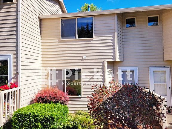 2nd image of 5725 Wisteria Ln NE