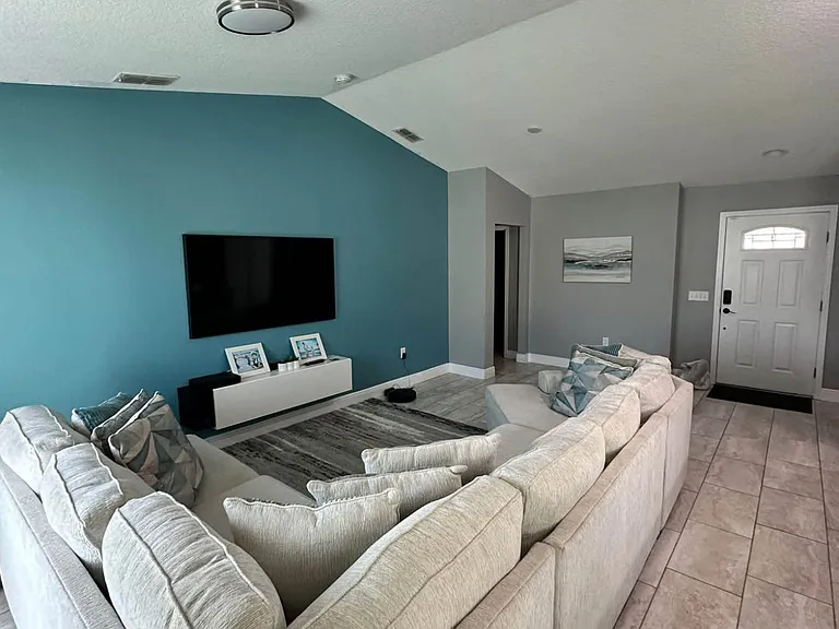 2020 Maple Ln — Photo 1