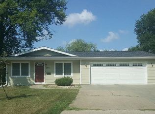 206 Jackson St, Pella, IA 50219