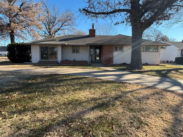 1004 Tobias Dr, Lyons, KS 67554