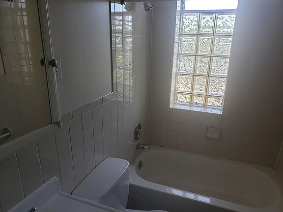 Studio #14 - Bathroom