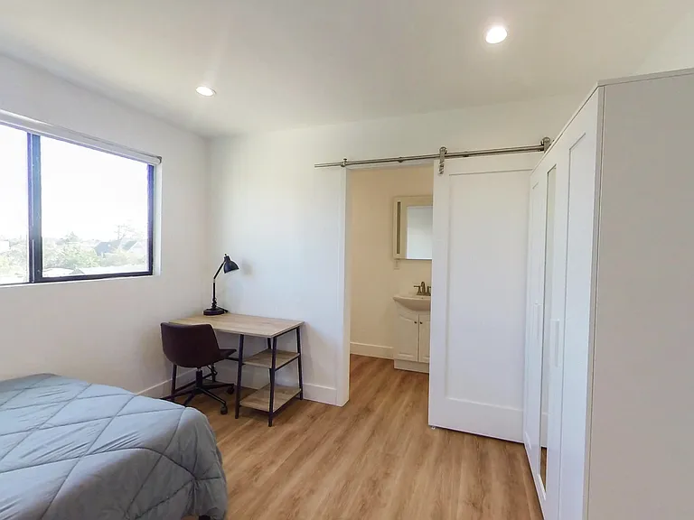 1620 W 35th Pl — Photo 27