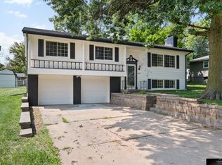 9925 Pasadena Ave, Omaha, NE 68124