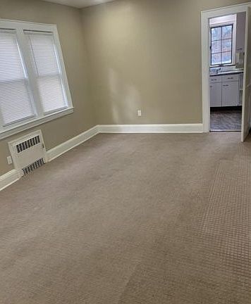 5th image of 1554 Moffitt Ave