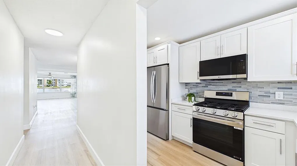 1 bed, 1.0 bath, 1060 sqft, $2,100 — Photo 4