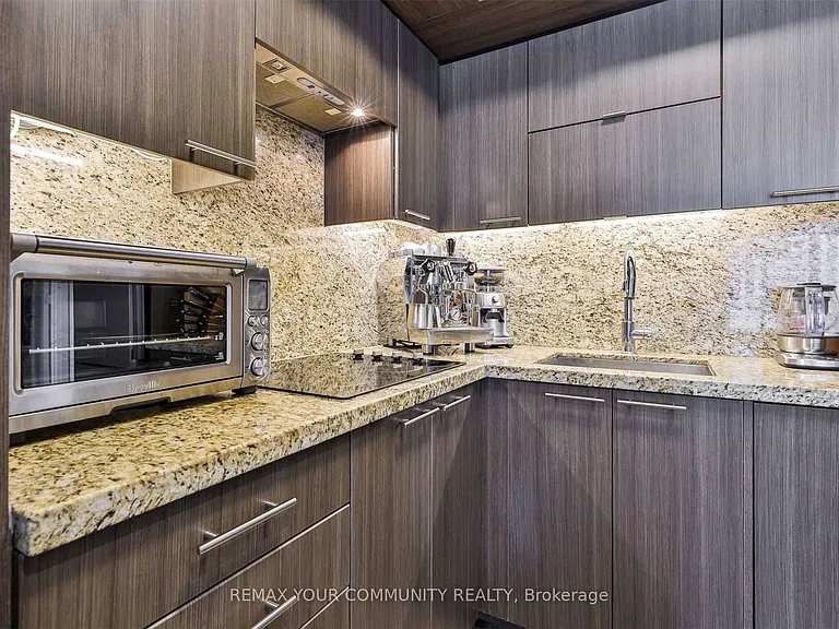 120 Harrison Garden Blvd #533 — Photo 3