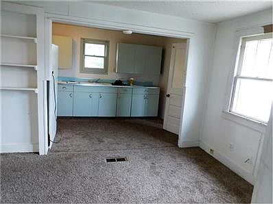 5th image of 303 Bud St