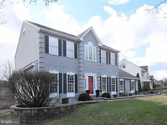 2nd image of 440 Sunny Ridge Rd