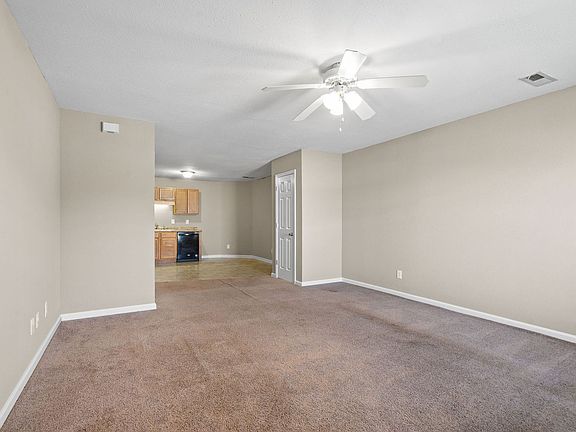 4th image of 508 Luxury Dr #B