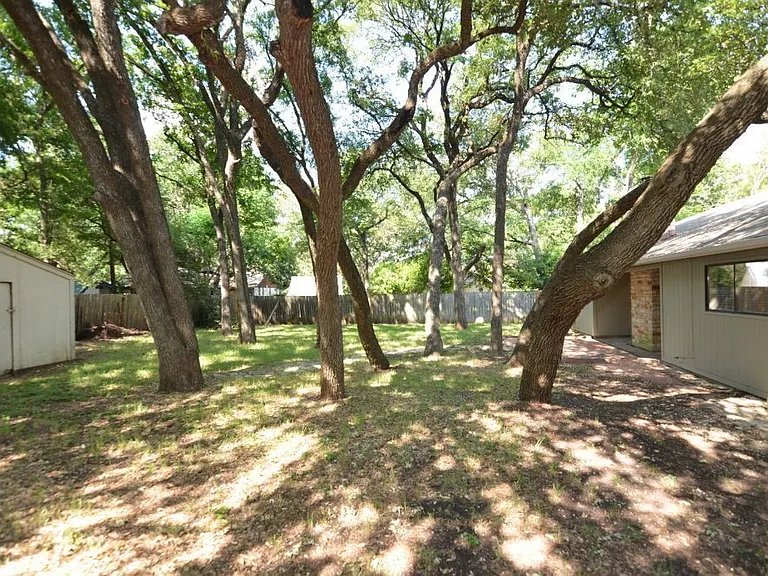 203 County Glen St — Photo 20