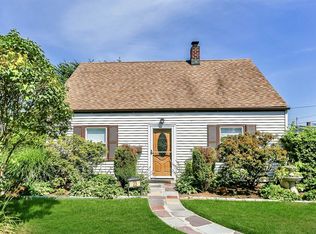 23 Rock Ln, Levittown, NY 11756