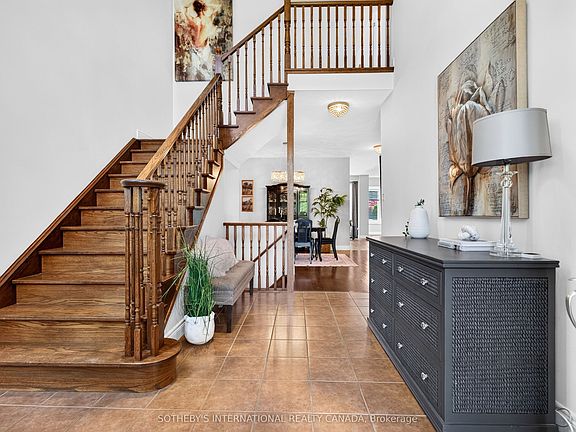 4th image of 39 Maplevale Dr