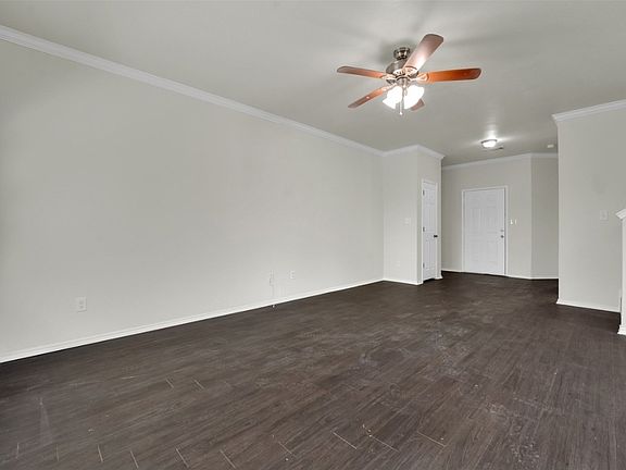 3rd image of 338 Castleridge Dr #B