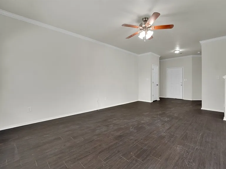 338 Castleridge Dr #B — Photo 3