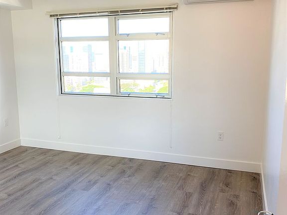 5th image of 801 South St APT 2608