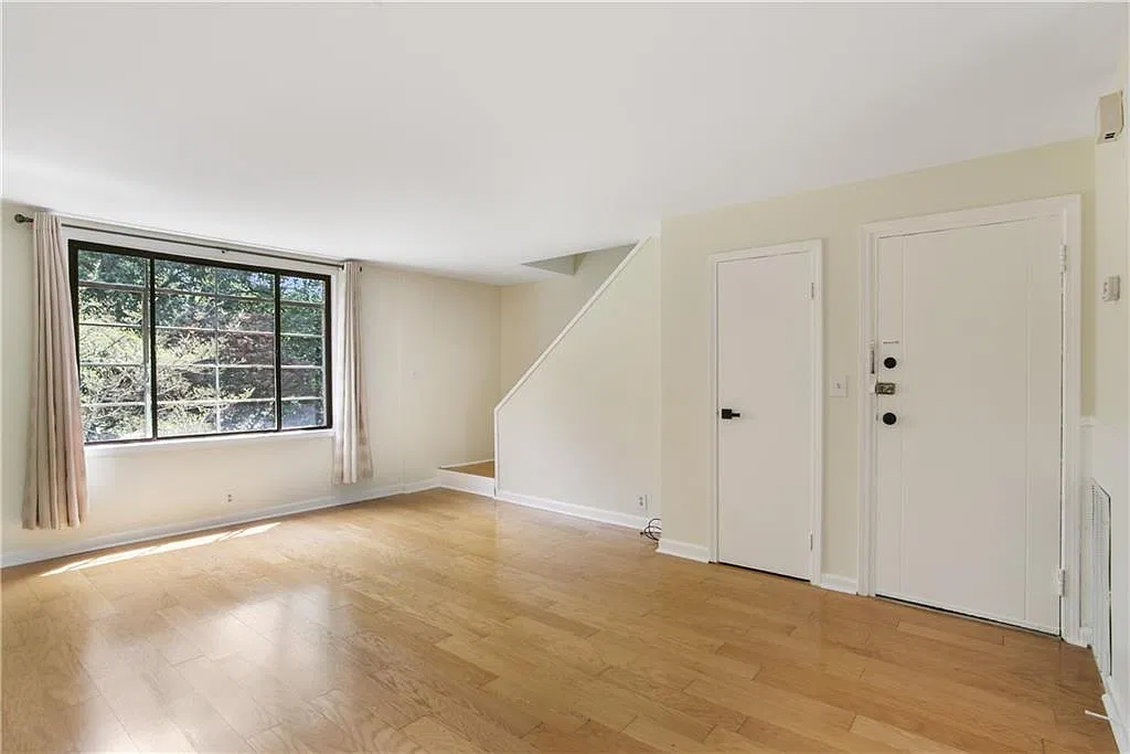 2 bed, 1.0 bath, 1216 sqft, $2,180 — Photo 3