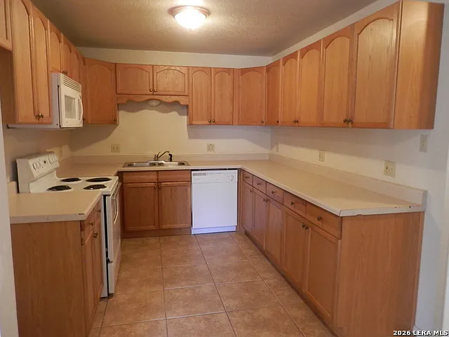 2 bed, 2.0 bath, 936 sqft, $1,295 — Photo 4