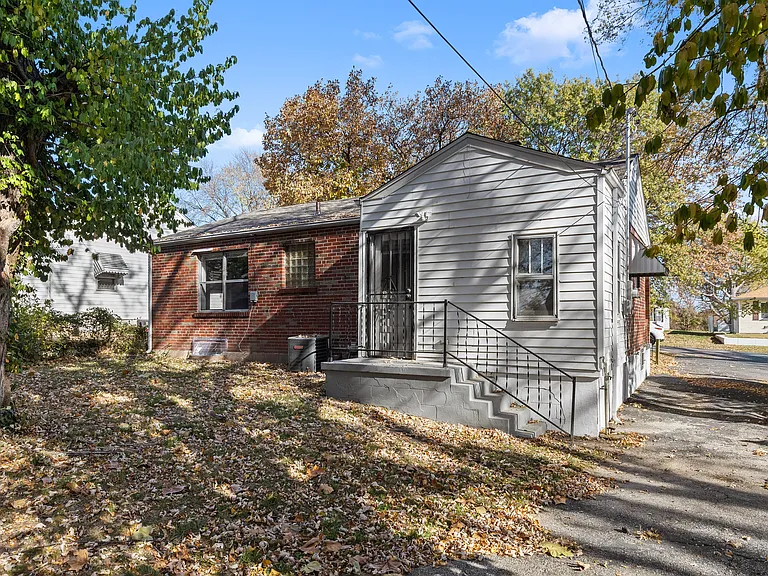 323 Ames Pl — Photo 21