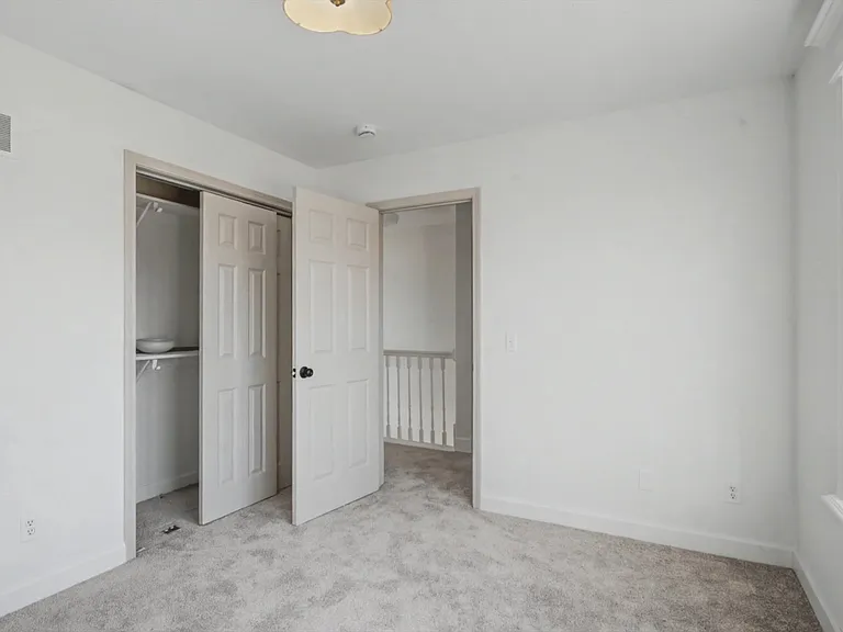 121 Hillside Dr — Photo 4
