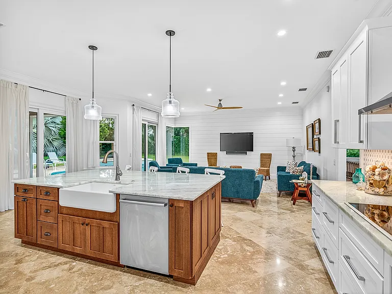 2160 Sanford Ct — Photo 17