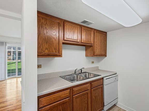5th image of 169 E Palatine Rd APT E
