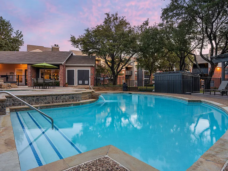 C242740_WimbeldonOaks_Twilight_Pool3_03-2
