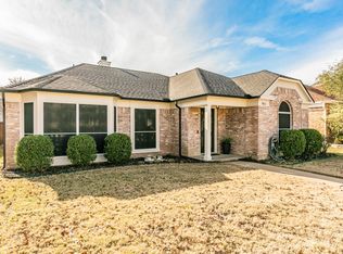 861 Chaparral Dr, Grand Prairie, TX 75052