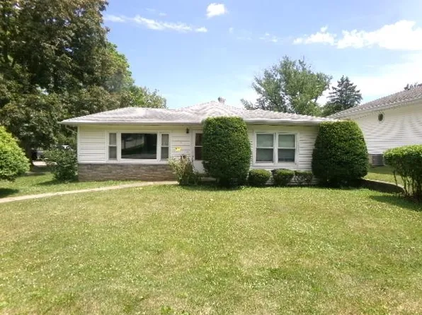 905 S McKinley Ave, Freeport, IL 61032