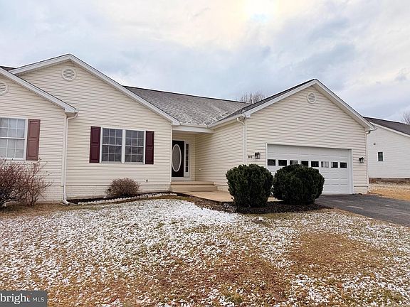 3rd image of 90 Peter Rabbit Dr