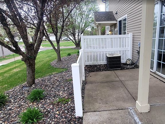 4th image of 9239 Holly Ln N