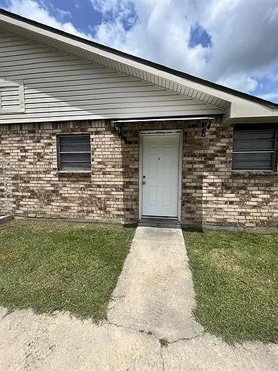218 Victoria Drive* - 8A — Photo 2