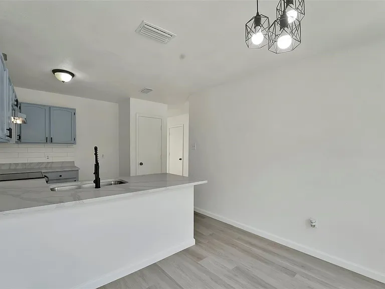 1019 Sanders Dr — Photo 11