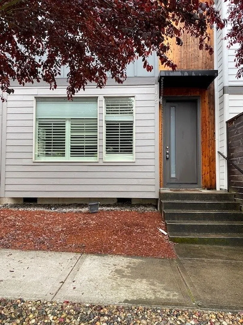 Beautiful 3bd 2.5ba Modern Townhome — Photo 2