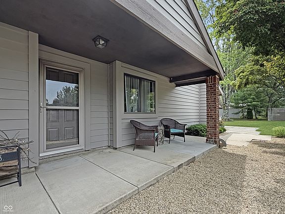 3rd image of 4692 Carya Sq
