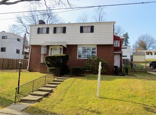 2550 Winchester Dr, Pittsburgh, PA 15220