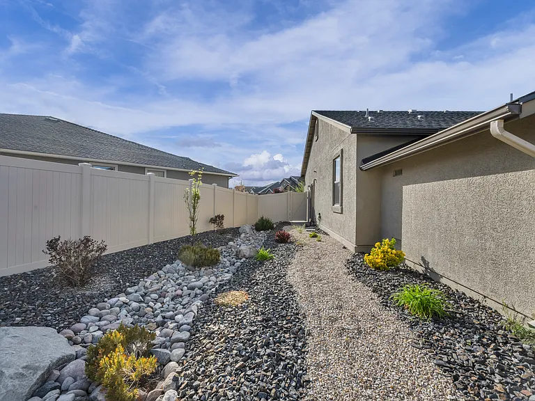 518 Riverbed Cir — Photo 46