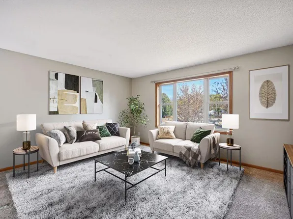 2 Center Cir, Monticello, MN 55362